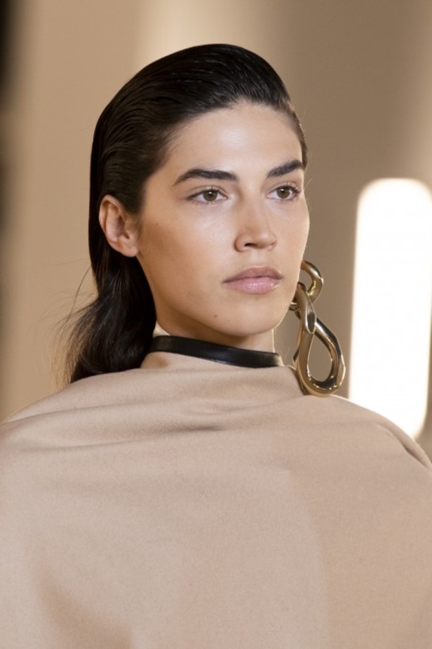 عرض ازياء balmain لخريف وشتاء 2020-2021 مباشرة من باريس