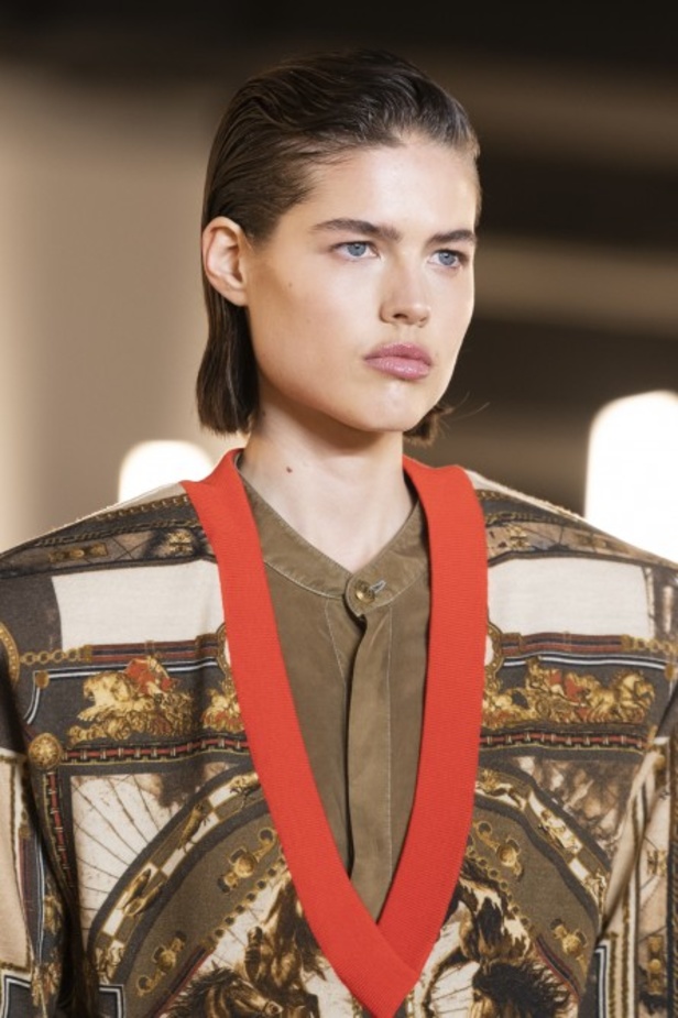 عرض ازياء balmain لخريف وشتاء 2020-2021 مباشرة من باريس