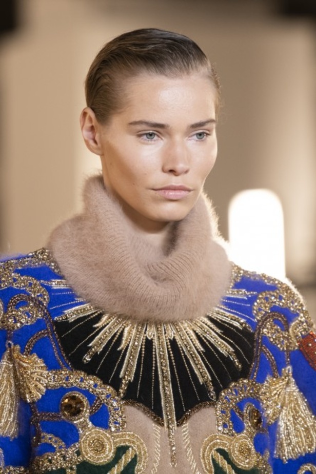 عرض ازياء balmain لخريف وشتاء 2020-2021 مباشرة من باريس