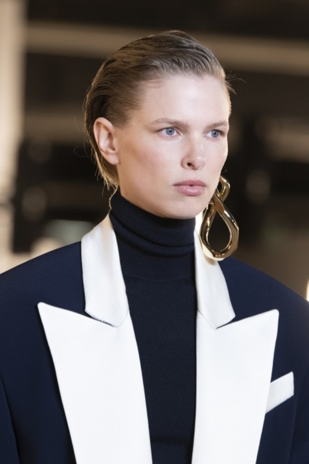 عرض ازياء balmain لخريف وشتاء 2020-2021 مباشرة من باريس