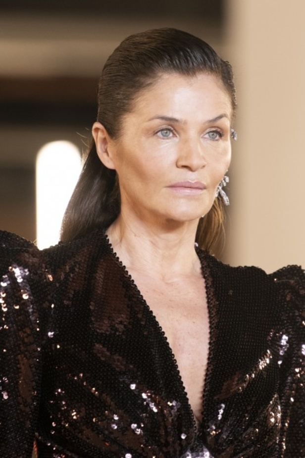 عرض ازياء balmain لخريف وشتاء 2020-2021 مباشرة من باريس