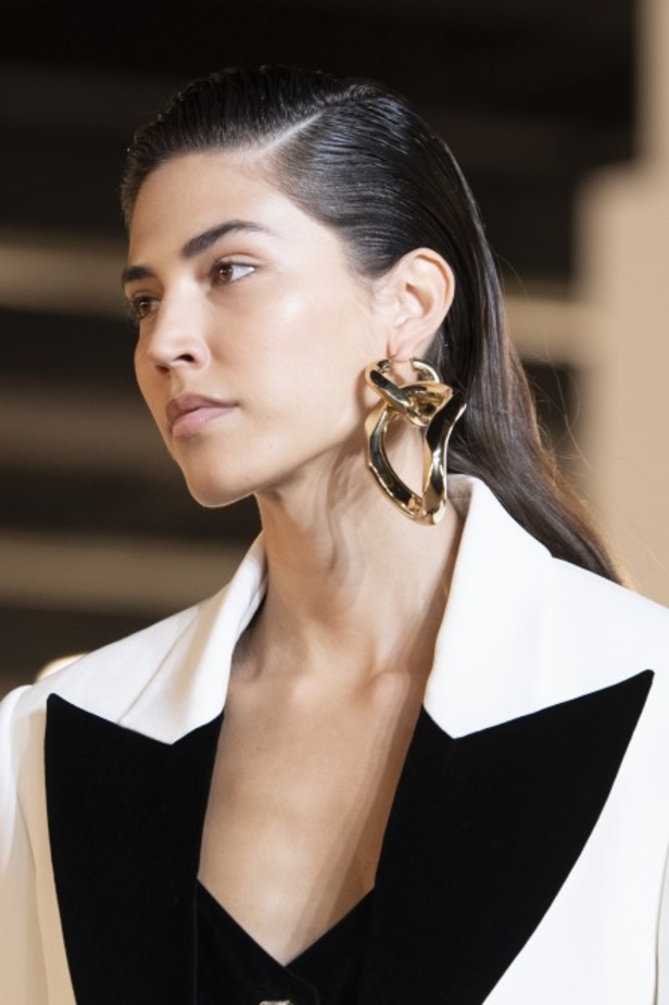 عرض ازياء balmain لخريف وشتاء 2020-2021 مباشرة من باريس