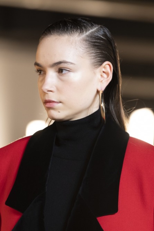 عرض ازياء balmain لخريف وشتاء 2020-2021 مباشرة من باريس