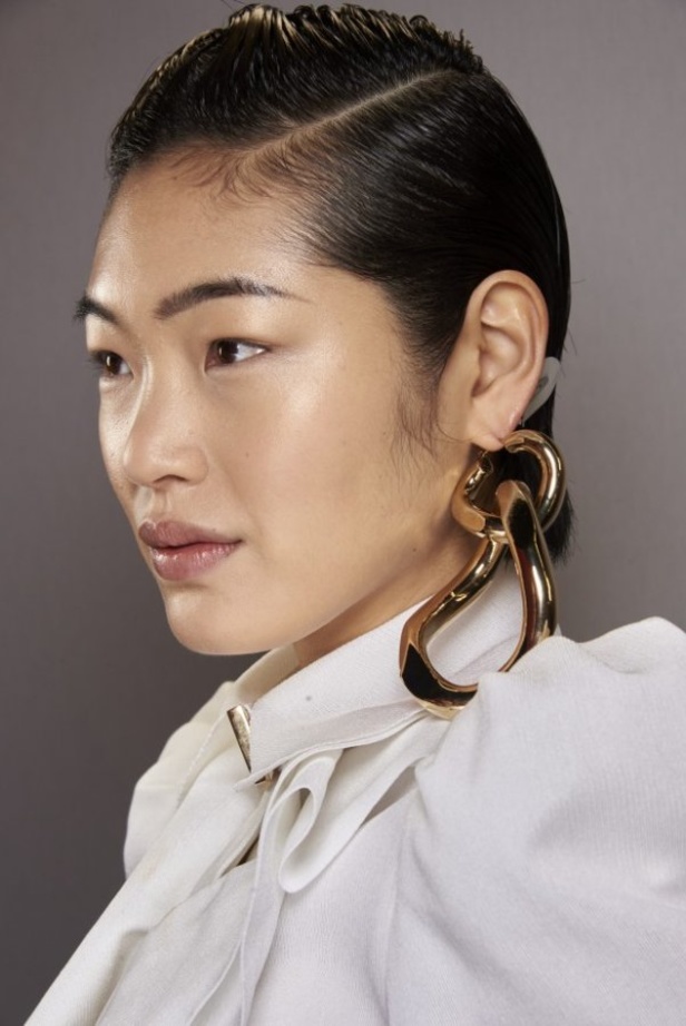 عرض ازياء balmain لخريف وشتاء 2020-2021 مباشرة من باريس