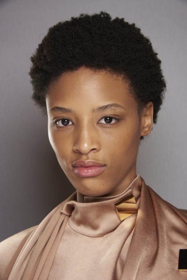 عرض ازياء balmain لخريف وشتاء 2020-2021 مباشرة من باريس