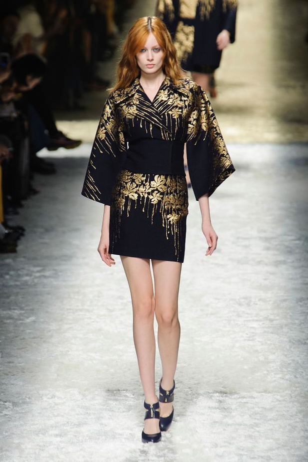 Blumarine: رومانسية مفعمة بالأنوثة والجرأة