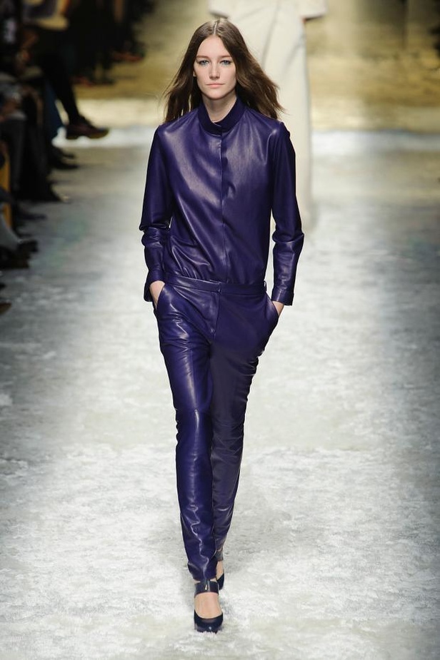 Blumarine: رومانسية مفعمة بالأنوثة والجرأة