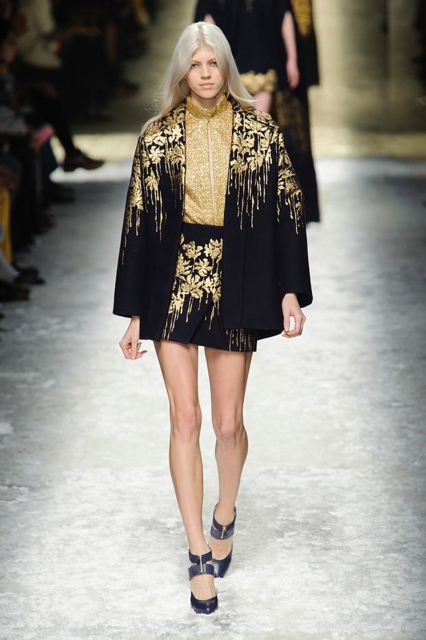 Blumarine: رومانسية مفعمة بالأنوثة والجرأة