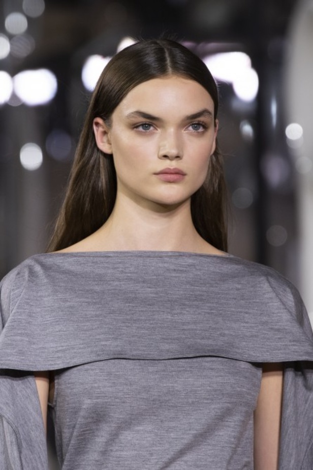 اسبوع الموضة في لندن 2019 عرض أزياء BURBERRY لربيع وصيف 2020