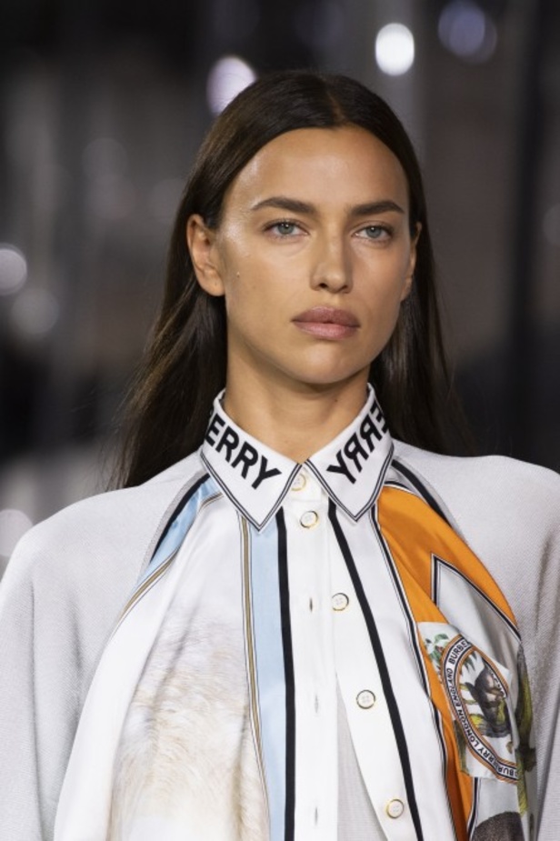 اسبوع الموضة في لندن 2019 عرض أزياء BURBERRY لربيع وصيف 2020