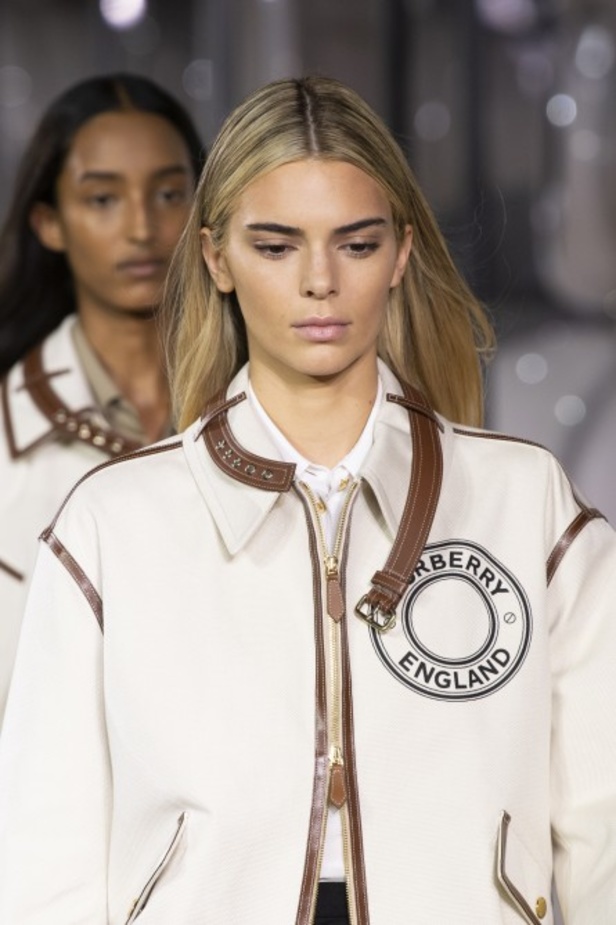 اسبوع الموضة في لندن 2019 عرض أزياء BURBERRY لربيع وصيف 2020
