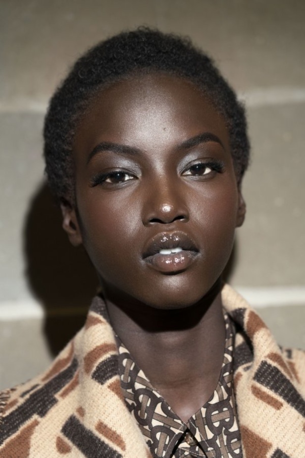 مجموعة Burberry  للألبسة الجاهزة لخريف و شتاء 2019