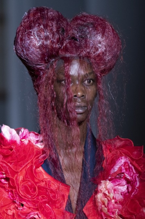 اسبوع الموضة في باريس 2019 مجموعة الملابس الجاهزة من COMME DES GARCONS  لربيع وصيف 2020 ‏