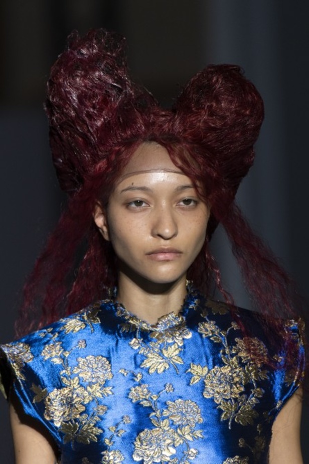 اسبوع الموضة في باريس 2019 مجموعة الملابس الجاهزة من COMME DES GARCONS  لربيع وصيف 2020 ‏