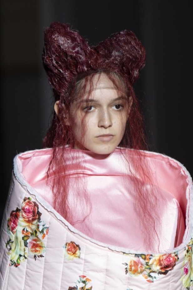 اسبوع الموضة في باريس 2019 مجموعة الملابس الجاهزة من COMME DES GARCONS  لربيع وصيف 2020 ‏