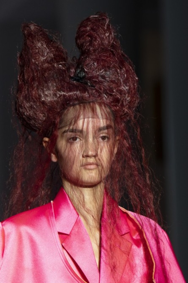 اسبوع الموضة في باريس 2019 مجموعة الملابس الجاهزة من COMME DES GARCONS  لربيع وصيف 2020 ‏