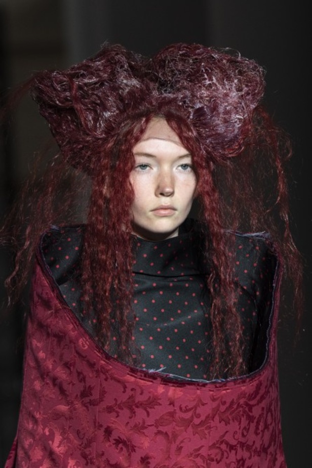 اسبوع الموضة في باريس 2019 مجموعة الملابس الجاهزة من COMME DES GARCONS  لربيع وصيف 2020 ‏