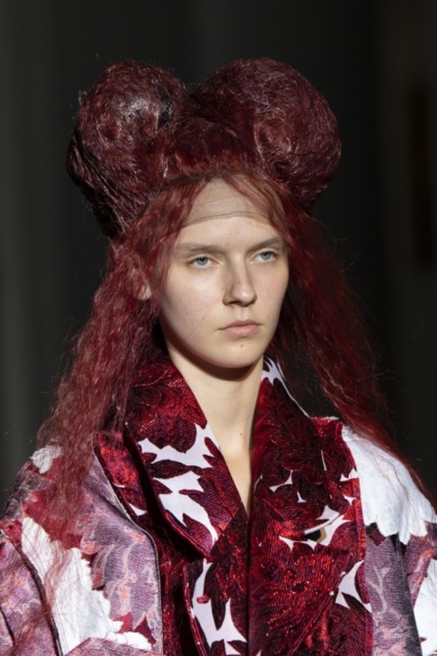 اسبوع الموضة في باريس 2019 مجموعة الملابس الجاهزة من COMME DES GARCONS  لربيع وصيف 2020 ‏