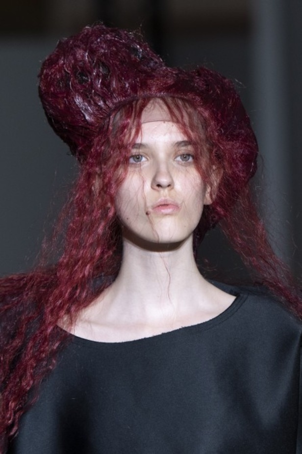 اسبوع الموضة في باريس 2019 مجموعة الملابس الجاهزة من COMME DES GARCONS  لربيع وصيف 2020 ‏