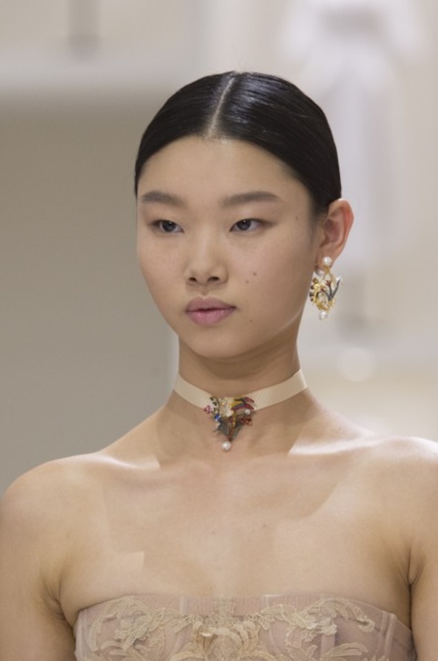 الأنوثة والأناقة.. عنوانا مجموعة دار Dior للهوت كوتور لخريف وشتاء 2018 - 2019 