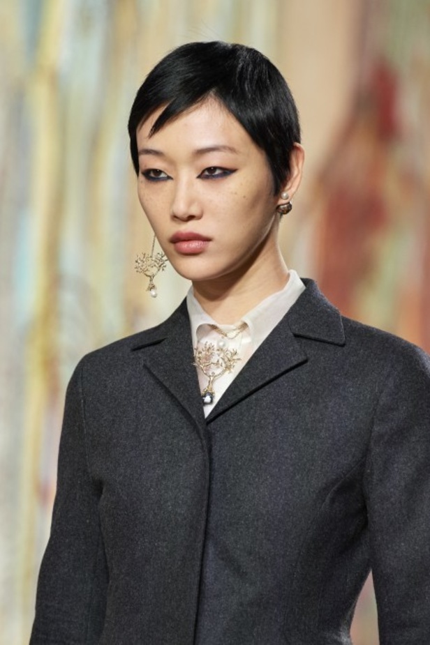 عرض أزياء ديور Dior للتصاميم الراقية لموسم خريف وشتاء 2021-2022