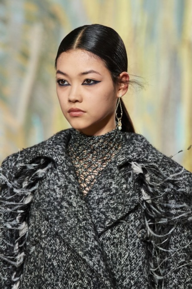 عرض أزياء ديور Dior للتصاميم الراقية لموسم خريف وشتاء 2021-2022