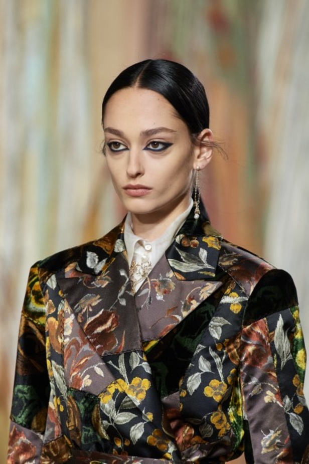 عرض أزياء ديور Dior للتصاميم الراقية لموسم خريف وشتاء 2021-2022