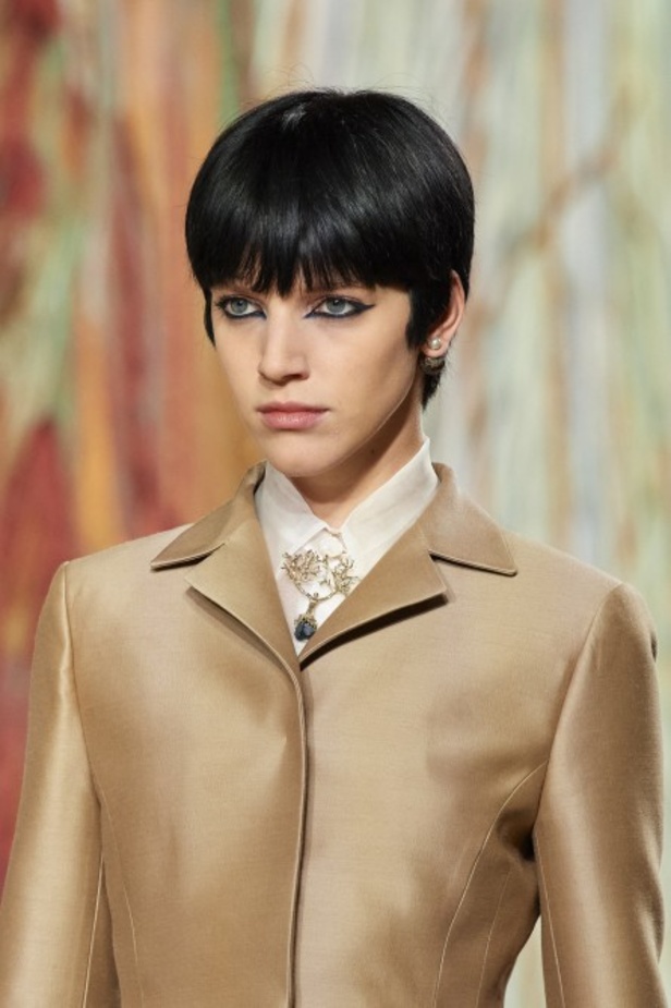 عرض أزياء ديور Dior للتصاميم الراقية لموسم خريف وشتاء 2021-2022