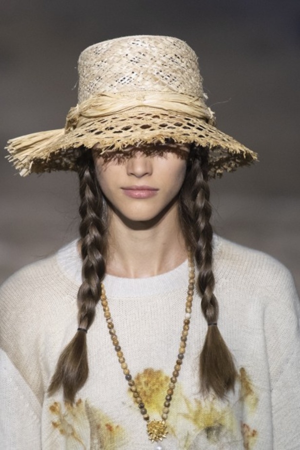 اسبوع الموضة في باريس 2019 ازياء MAISON DIOR الفاخرة لربيع وصيف 2020