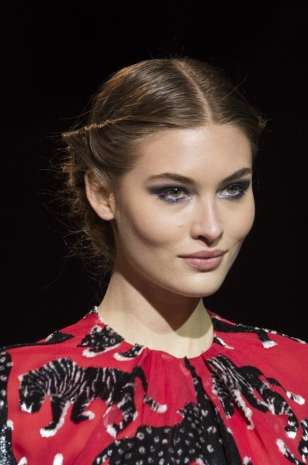 أزياء مفعمة بالألوان خلال عرض Carolina Herrera