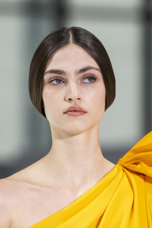 فساتين كارولينا هيريرا لخريف وشتاء 2020-2021 من اسبوع الموضة في نيويورك