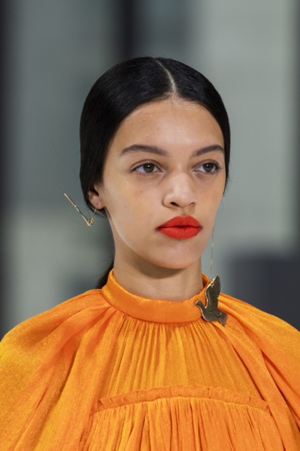 فساتين كارولينا هيريرا لخريف وشتاء 2020-2021 من اسبوع الموضة في نيويورك