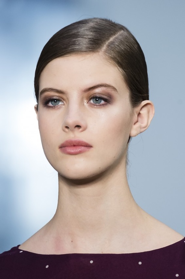 كارولينا هيريرا تقدّم تصاميم كلاسيكية لخريف وشتاء 2017