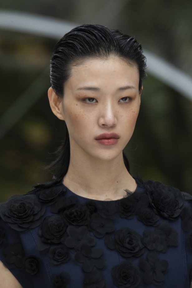 عرض أزياء كارولينا هيريرا لموسم ربيع وصيف 2020