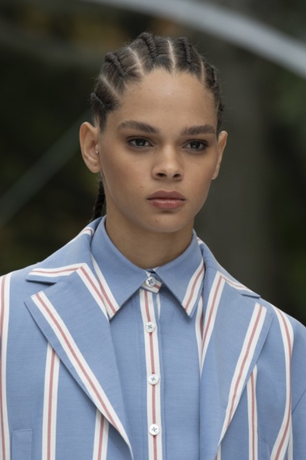 عرض أزياء كارولينا هيريرا لموسم ربيع وصيف 2020