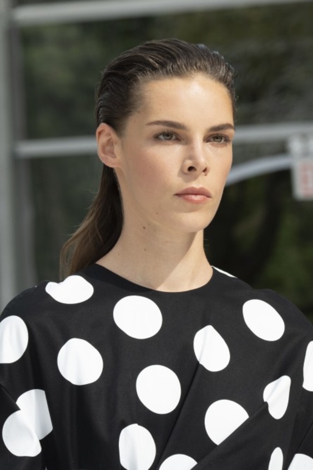 عرض أزياء كارولينا هيريرا لموسم ربيع وصيف 2020