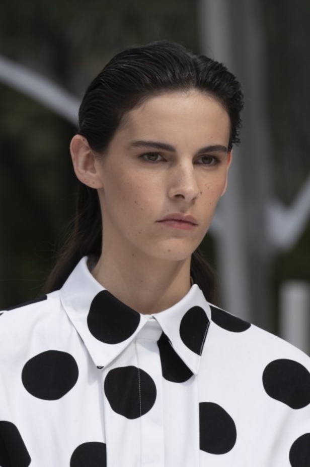 عرض أزياء كارولينا هيريرا لموسم ربيع وصيف 2020