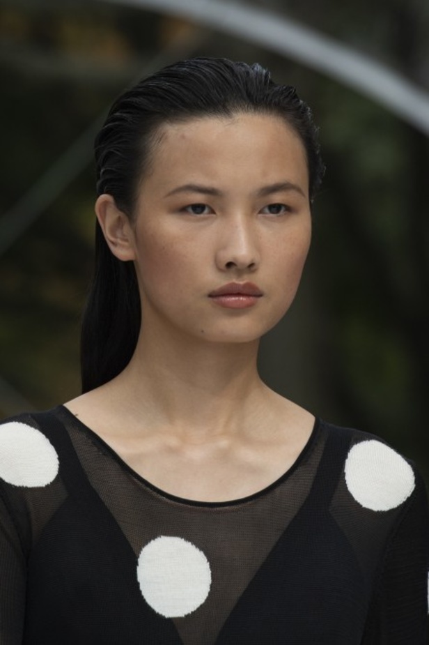 عرض أزياء كارولينا هيريرا لموسم ربيع وصيف 2020