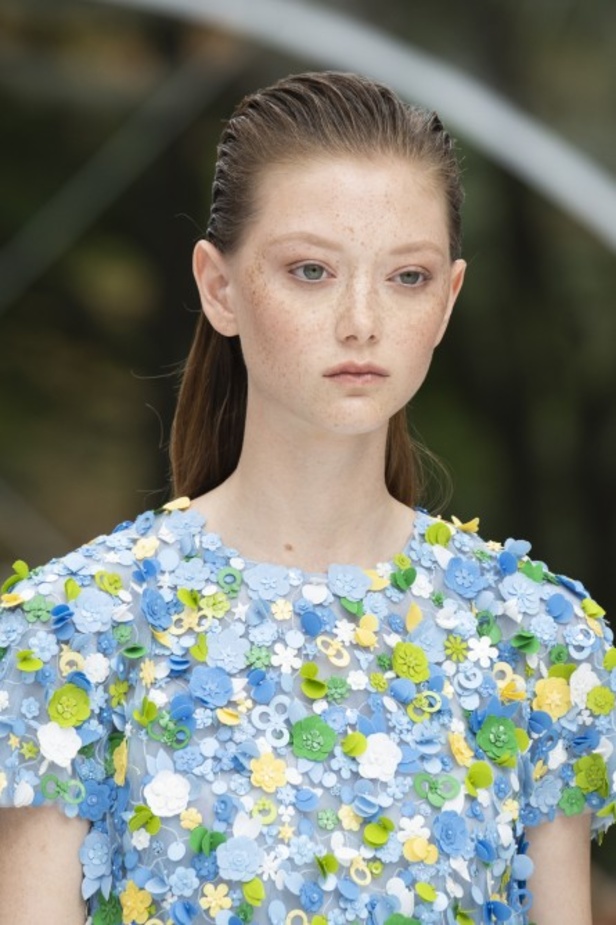 عرض أزياء كارولينا هيريرا لموسم ربيع وصيف 2020