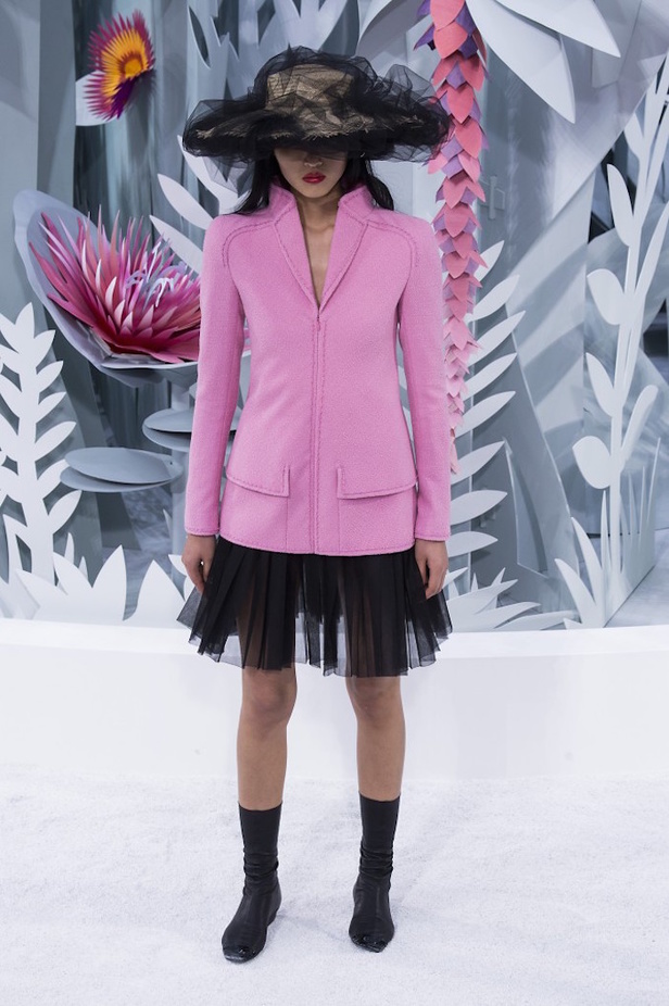 مجموعة تفيض أنوثة وحيوية من شانيل