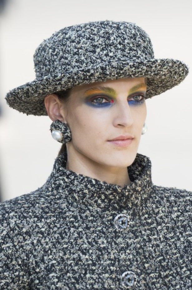 عرض Chanel لخريف وشتاء 2017 للأزياء الراقية !