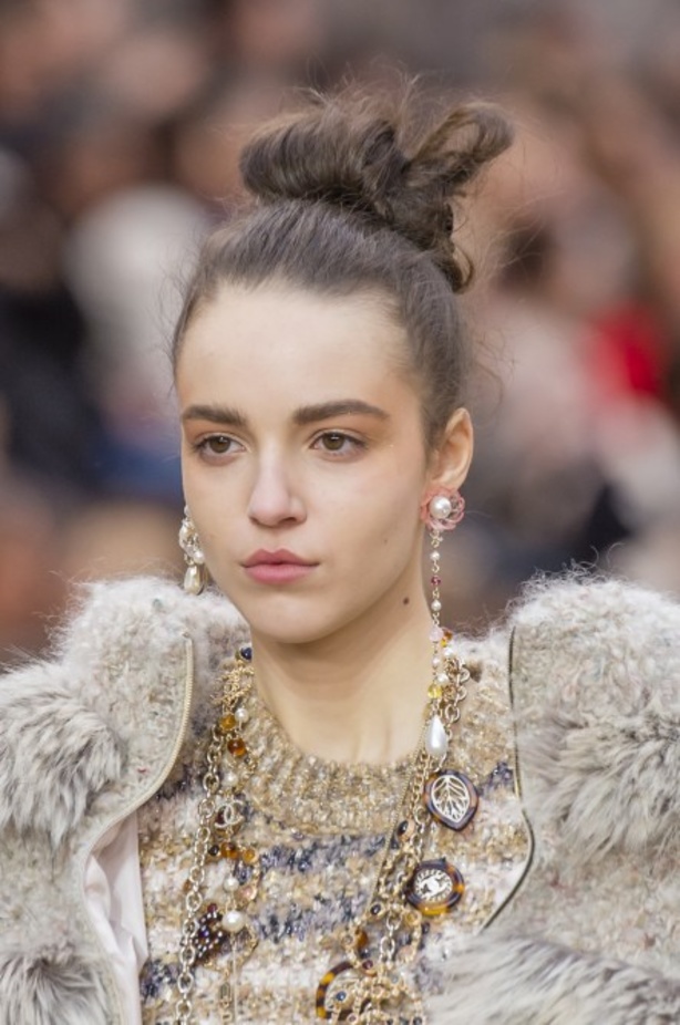 مجموعة شانيل لخريف 2018 تنقلنا الى أحضان الطبيعة الخلابة