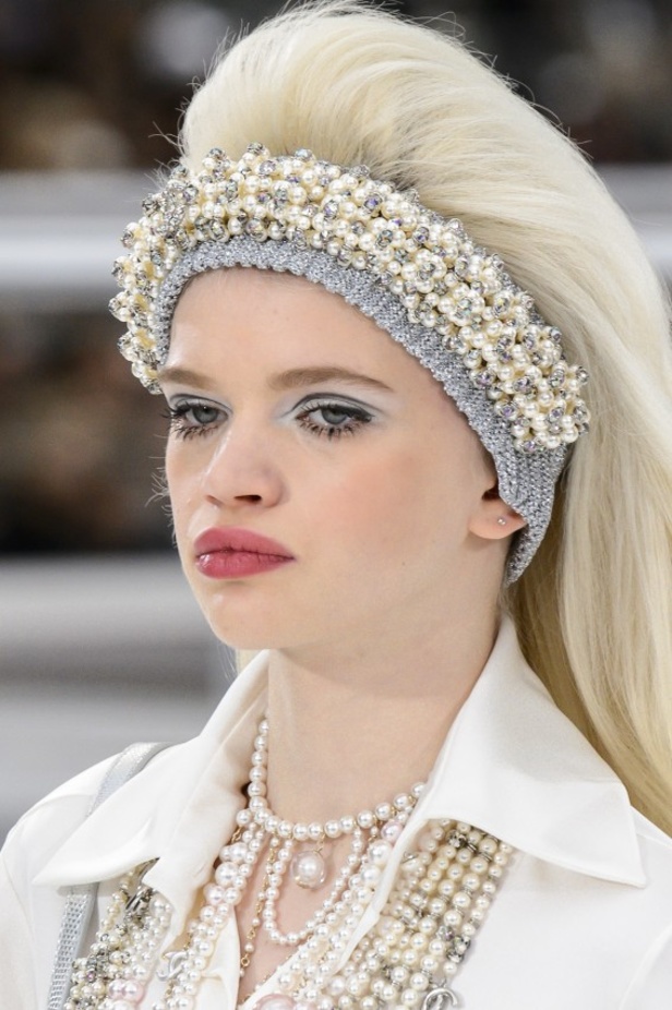 عرض أزياء “شانيل” Chanel لخريف وشتاء 2017