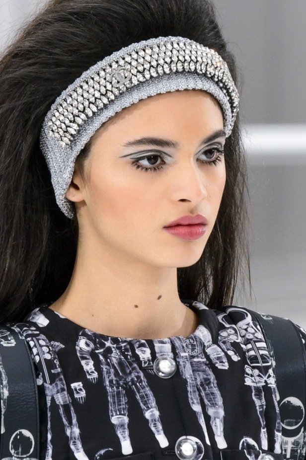 عرض أزياء “شانيل” Chanel لخريف وشتاء 2017