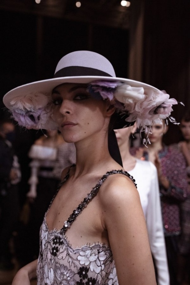 عرض أزياء دار شانيل CHANEL للأزياء الراقية لخريف وشتاء 2021-2022