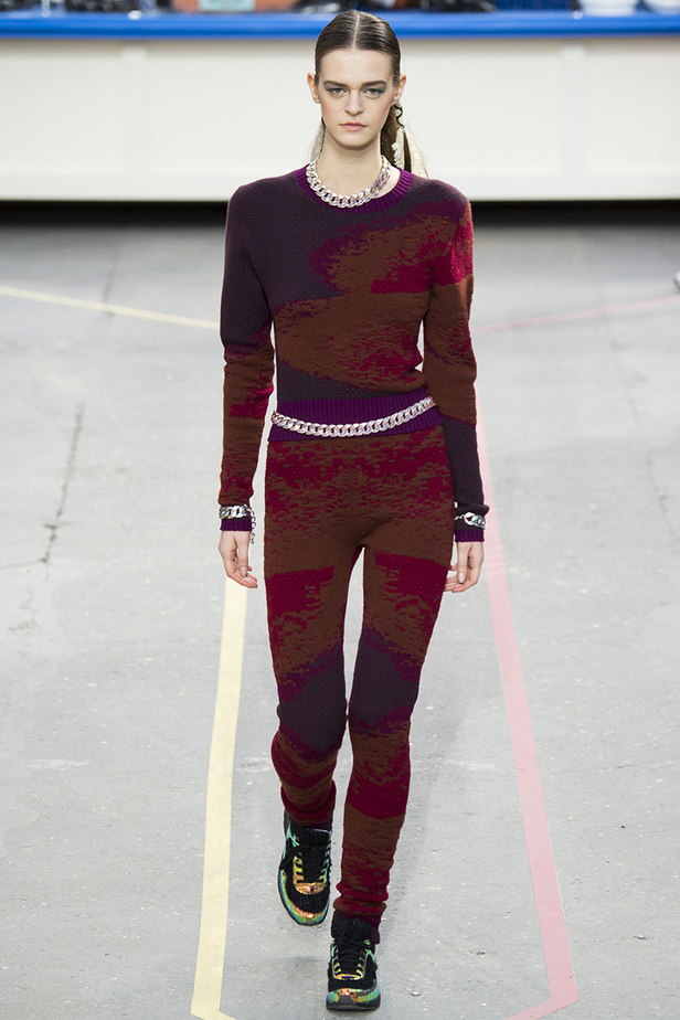 تسوّقي مع Chanel في مجمّع تجاري من الخيال!