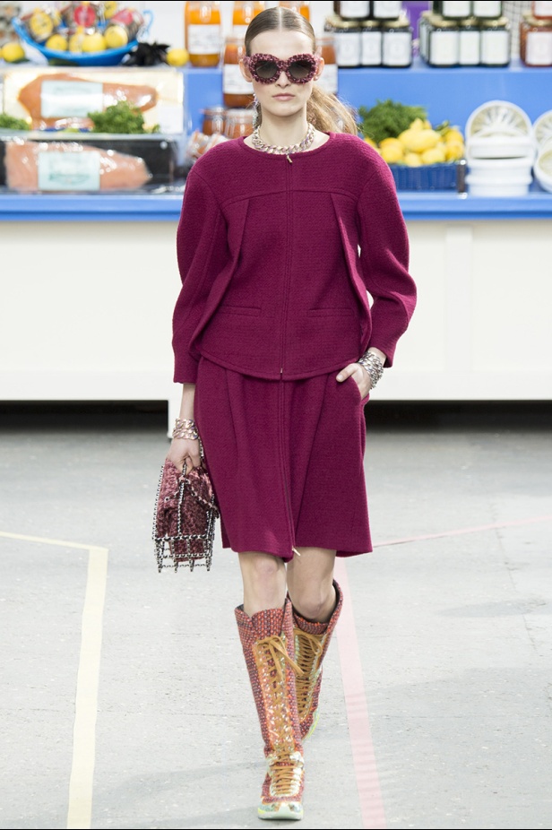 تسوّقي مع Chanel في مجمّع تجاري من الخيال!