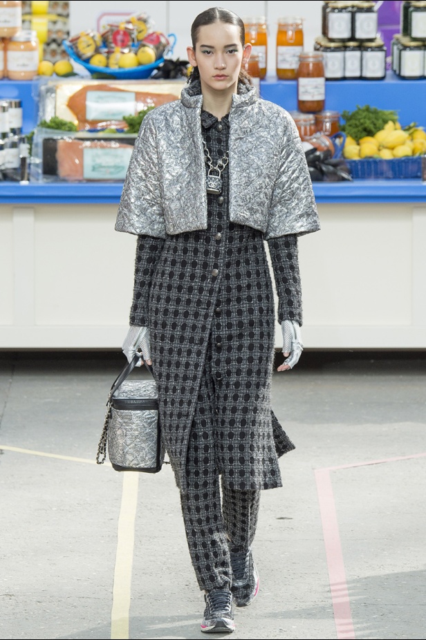 تسوّقي مع Chanel في مجمّع تجاري من الخيال!