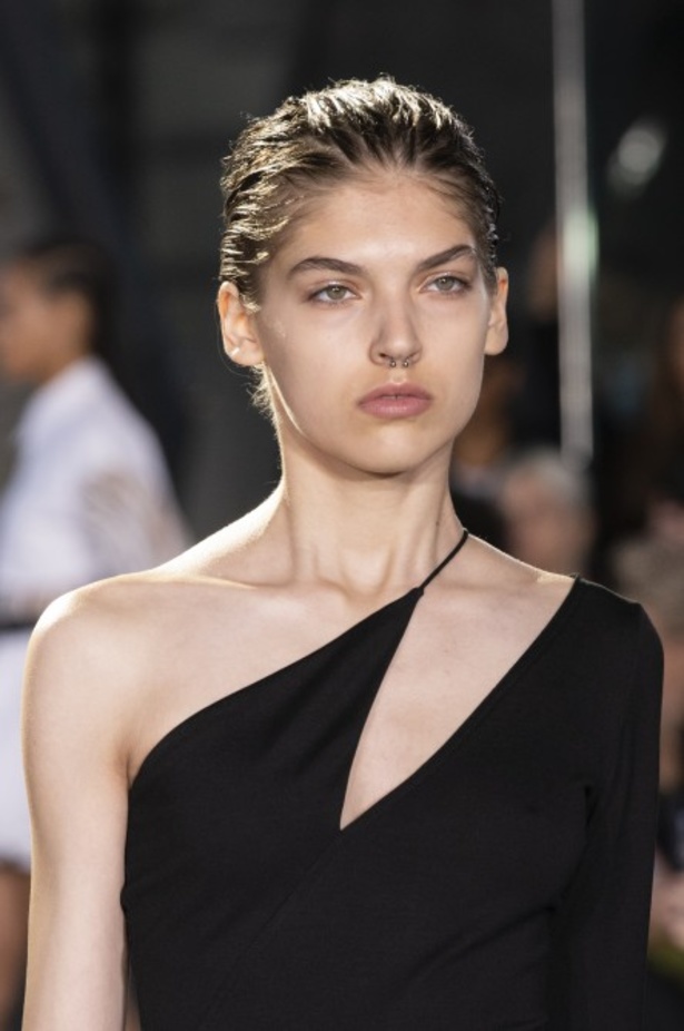 اسبوع الموضة في لندن 2019   مجموعة أزياء ديفيد كوما الجاهزة لربيع وصيف 2020