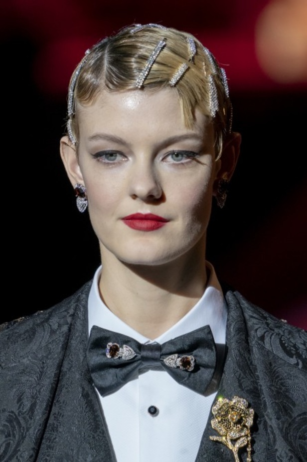 دولتشي أند غابانا تحيي موضة المرأة العصرية بتصاميمها